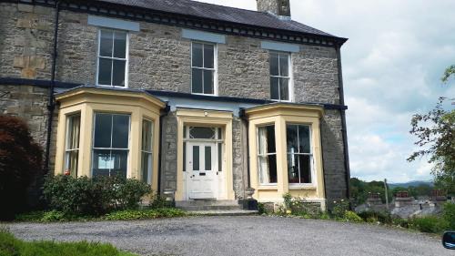 Huge Double Room In Victorian House