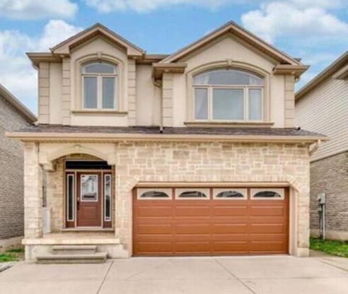 Huge Family home sleeps 10 with 3 parking spots