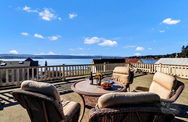 Huge Getaway + Panoramic Water & Olympic Mtn Views