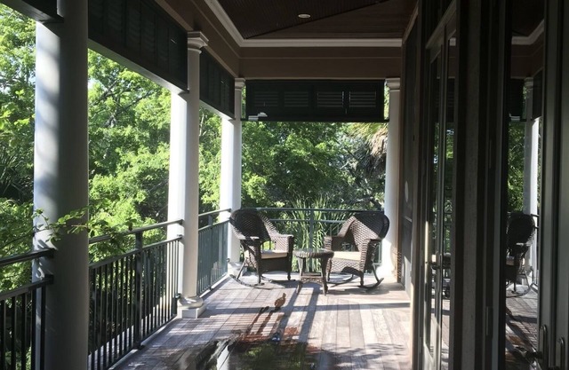 Huge home w/ pool, hot tub, outdoor bar, 2 min to beach.