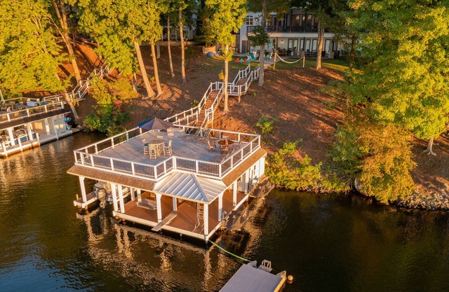 New home taking Lake Gaston by storm!!! Hot Tub with amazing views.