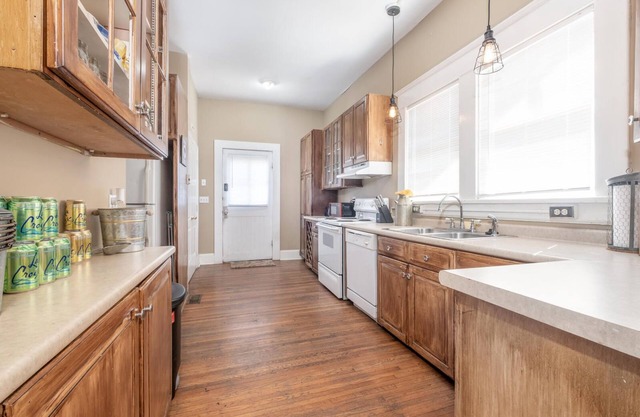 Huge House in Uptown w/ Billiards Room and Hot Tub