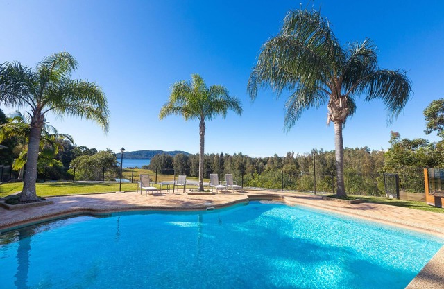 Wallis Lakehouse, Pacific Palms