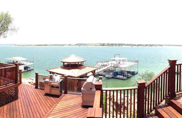 Énorme maison du lac avec une vue magnifique, un quai et un accès au lac - 19 personnes