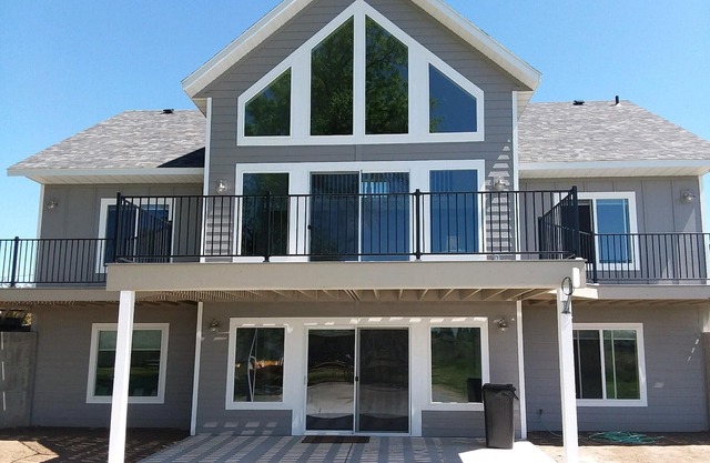 Immense maison au bord du lac - 22 personnes! Dock privé! Nautisme, ski nautique, rafting!