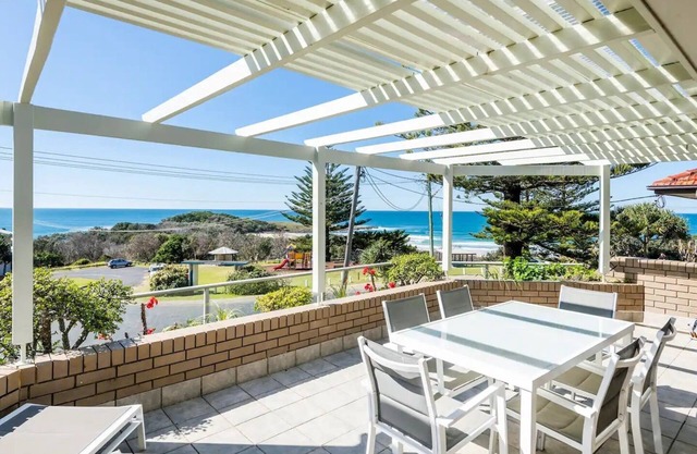 Huge Ocean View apartment! Panoramic views.Wifi, linen, Smart TV+++