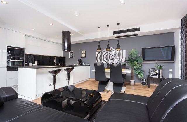 Huge one-bedroom with bathtube and balcony