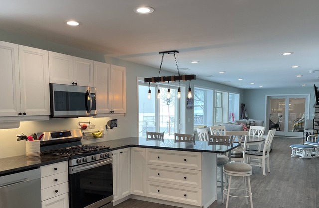 Huge Private Beachfront in Newly Renovated Cottage
