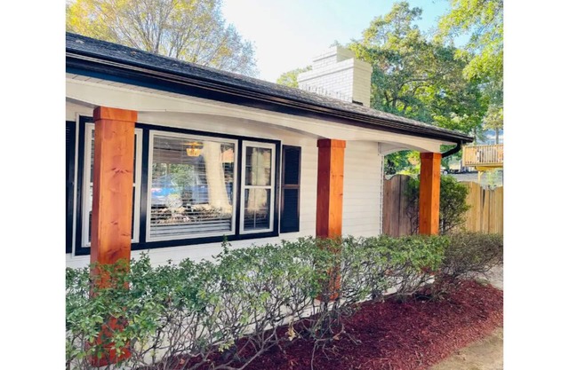 Huge Private Pool / Large Fenced Yard / Firepit / Luxury / Walk to Gibson Mill