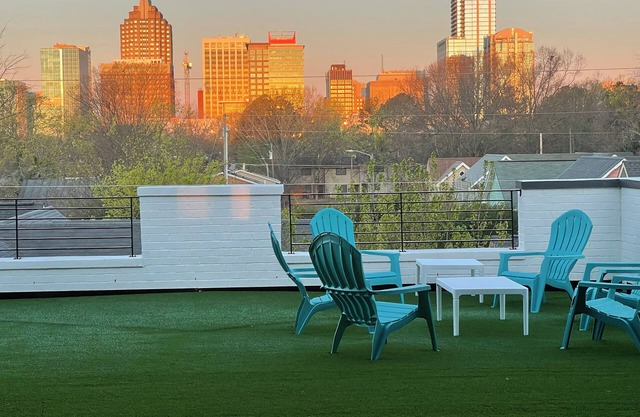 Huge Rooftop Turf Patio w/ Stunning Skyline Views!