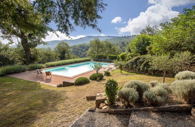 Villa traditionnelle avec des vues panoramiques, et piscine au sel de 16x6m sans chlore.