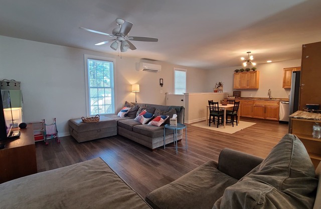 HUGE Studio, Dog Friendly, Centrally Located