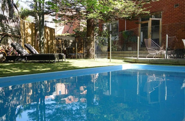 Enorme, elegante, céntrico apartamento de 3 dormitorios con piscina.