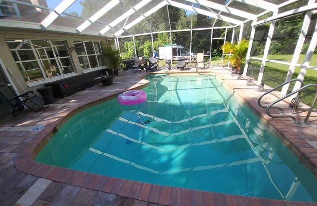HUGE VILLA ** BEACH & JET-SKIES * 3500 sqft BIG LOT with HEATED POOL *