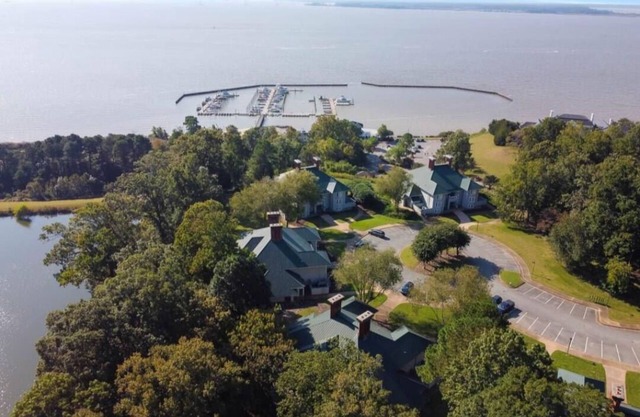 Huge water view 2/2 condo in "Kingsmill on the James"