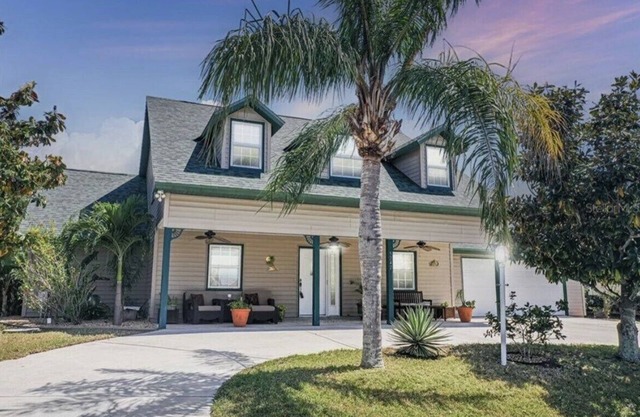 HUGE WATERFRONT HOME WITH A POOL, CLOSE TO BEACHES &FAMOUS WARM MINERAL SPRINGS!
