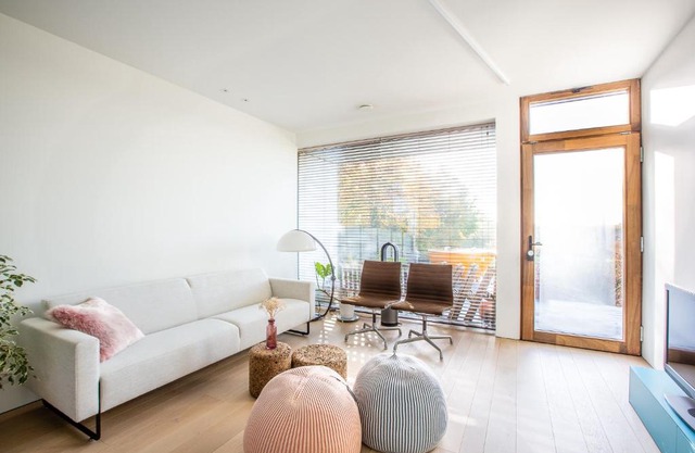 Huis van Hout - architectenwoning met grote panorama tuin - design hot tub optioneel