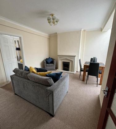 Hull House - Spring bank West - fridge freezer, Washing machine, sleeps 8