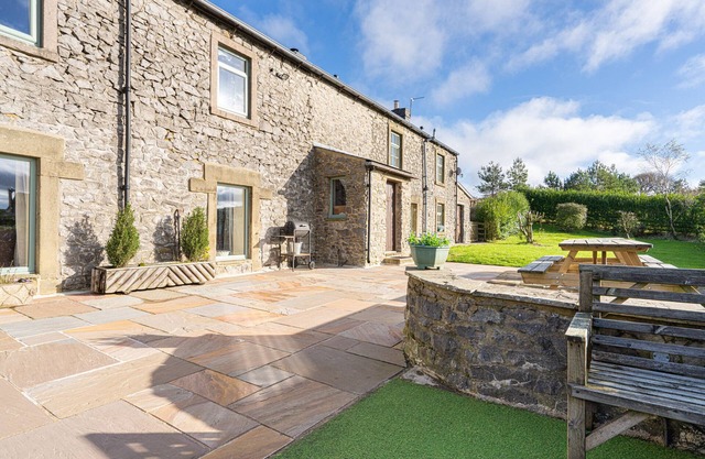 Hulmes Vale House - Sleeps 14 - Peak district