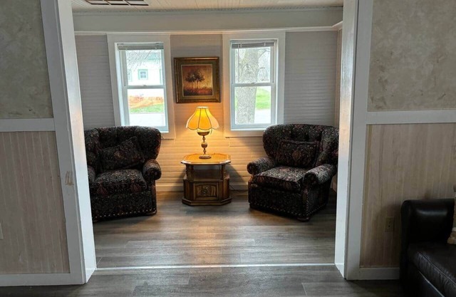 Humble Creek Manor - Clean, safe, and quiet right in Downtown Pine City!