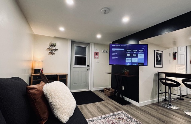 Humble Heights Basement Suite