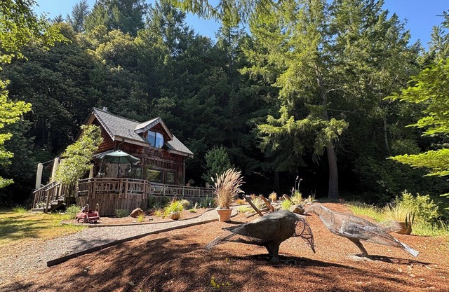 Humboldt Romantic Rural Hideaway