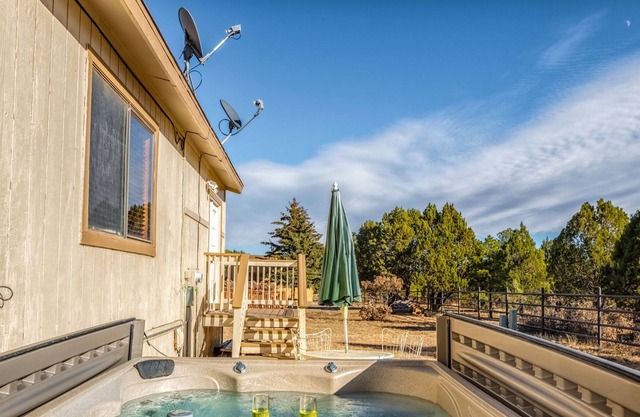 Naylor Mountain Retreat, 3 chambres, 3 bains, bain à remous, pour 8 personnes, table de jeu, climatisation, télé