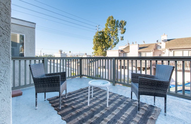 Huntington Beach 2BDR Long Term Stay 5min to Beach