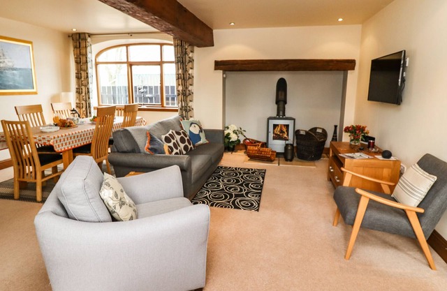 HURDLES COTTAGE, familial et convivial, avec piscine à Driffield, Ref 1015845