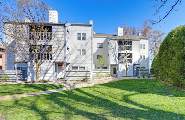 Huron Condo on Lake Erie w/ Balcony & Seating!
