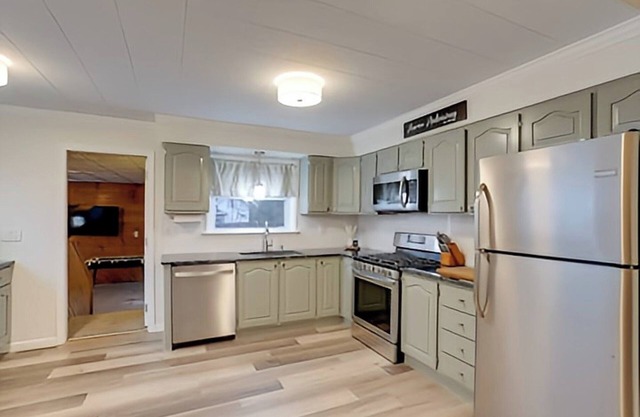 Huron Hideaway close to lake and minutes from Cedar Point park and sport center