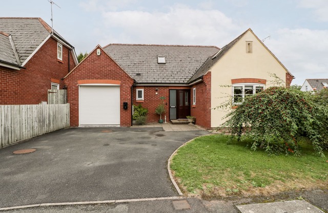 Hurst Green, EWYAS HAROLD