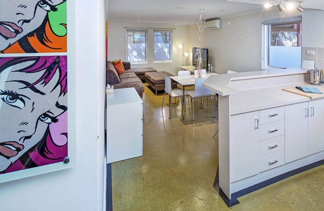 Hurtle Sq Hideaway - Parking, Central, Ground Flr