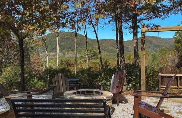 Hutch Mountain- This beautiful log cabin is one you will never want to leave!