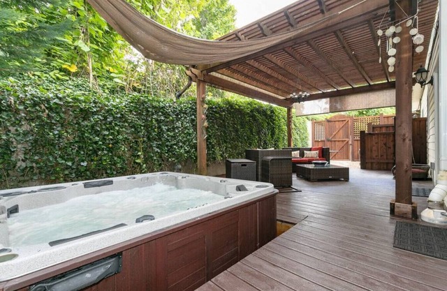Hutch Mtn Villa -Hot tub,pool table,air hockey,grill,Views!!!