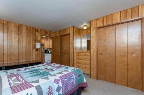 Hutchings Cabin & Apt.