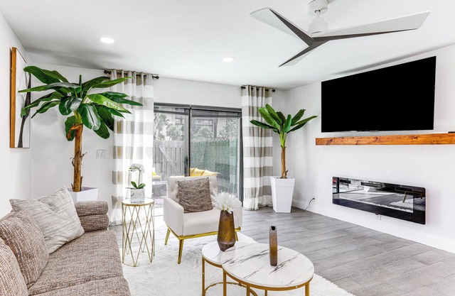 Hutchinson Island Beach Home: Beach Access & Patio
