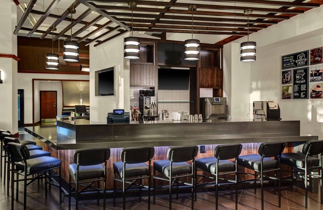 Hyatt Place Pittsburgh Airport/Robinson Mall