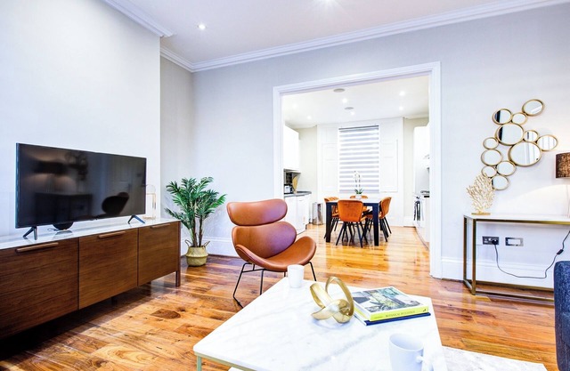 Hybrid Resi - Battersea |3 Bed Apartment