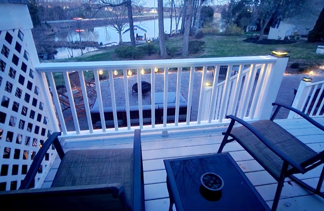 Hyco Lake waterfront, VIR 8 miles, Casino 21 miles, Family friendly, Fire pit!