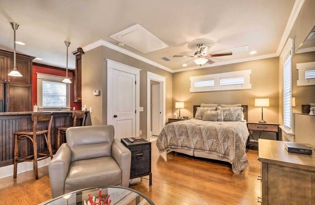 Hyde Park Luxury Studio w/ Prime Location!