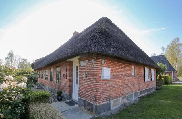 Hygge vacation apartment Reetdachtraum Husum (5km) / Friedrichstadt /7km)