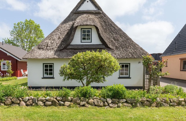 Hyggelig holiday home: Living under thatch in Dithmarschen for up to 4 people