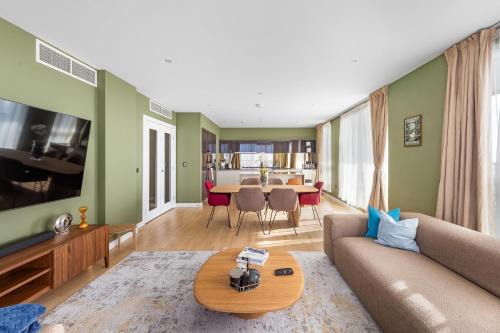Hyperion Tower Penthouse, Kew