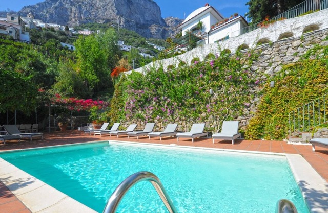 Villa Amalfi relaxante, piscine privée, jacuzzi, vue imprenable, jardin, parkings
