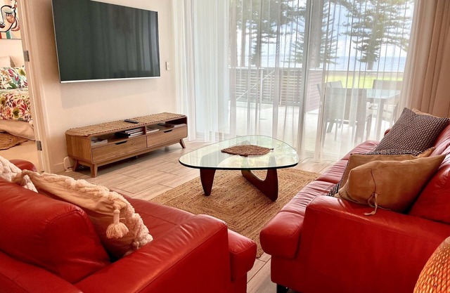 Breeze Beachfront Apartment n ° 9 - 'Burnt Orange'