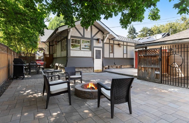 Iconic North End Bungalow w/ Porch Swing | Fam Suite | Private Office/Studio | + Walk to Hyde Park