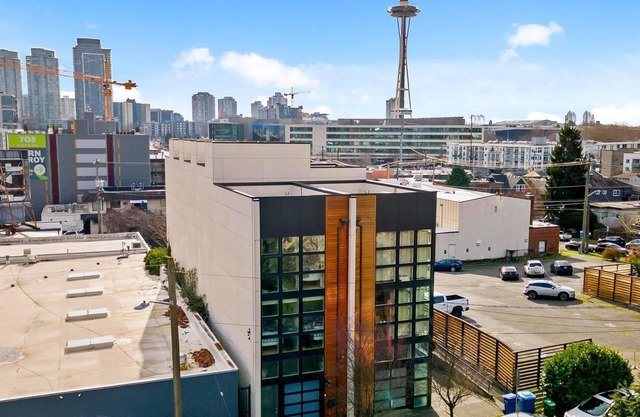 Iconic Seattle Experience: Explore Seattle's Unique Downtown! Great for Groups!