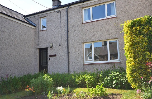 IDAN HOUSE, family friendly, character holiday cottage in Newborough