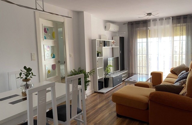 Appartement idéal pour les familles, à proximité immédiate du métro et du bus.